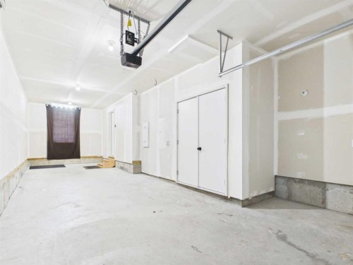 2478 210 Avenue Se, Calgary, AB - Indoor