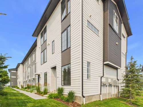 2478 210 Avenue Se, Calgary, AB - Outdoor
