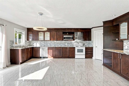 541 Citadel Meadow Bay Nw, Calgary, AB - Indoor Photo Showing Kitchen With Upgraded Kitchen