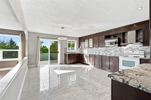 541 Citadel Meadow Bay Nw, Calgary, AB - Indoor Photo Showing Kitchen With Upgraded Kitchen