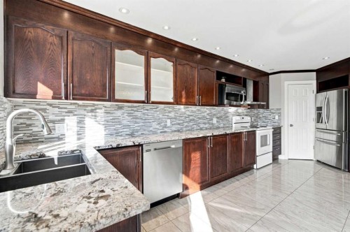 541 Citadel Meadow Bay Nw, Calgary, AB - Indoor Photo Showing Kitchen With Double Sink With Upgraded Kitchen