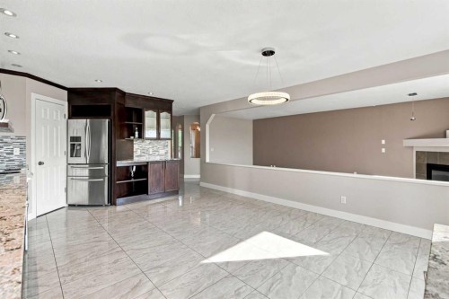 541 Citadel Meadow Bay Nw, Calgary, AB - Indoor Photo Showing Kitchen