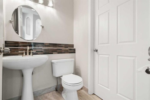 541 Citadel Meadow Bay Nw, Calgary, AB - Indoor Photo Showing Bathroom