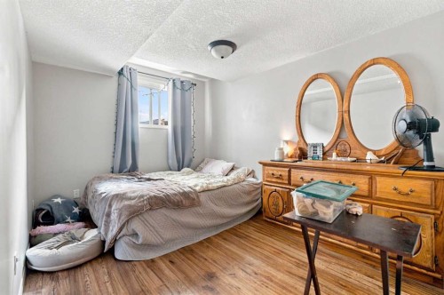 541 Citadel Meadow Bay Nw, Calgary, AB - Indoor Photo Showing Bedroom