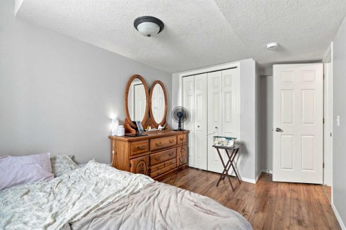 541 Citadel Meadow Bay Nw, Calgary, AB - Indoor Photo Showing Bedroom