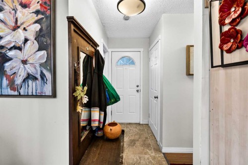 4726 44 Avenue Ne, Calgary, AB - Indoor Photo Showing Other Room