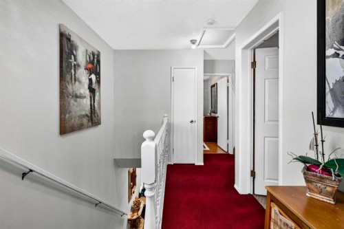 4726 44 Avenue Ne, Calgary, AB - Indoor Photo Showing Other Room