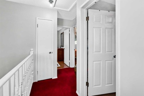 4726 44 Avenue Ne, Calgary, AB - Indoor Photo Showing Other Room