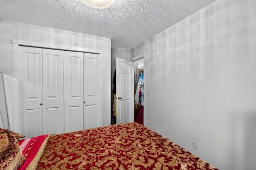 4726 44 Avenue Ne, Calgary, AB - Indoor Photo Showing Bedroom