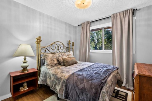4726 44 Avenue Ne, Calgary, AB - Indoor Photo Showing Bedroom