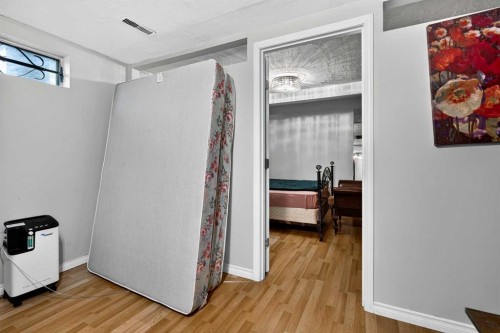 4726 44 Avenue Ne, Calgary, AB - Indoor Photo Showing Other Room