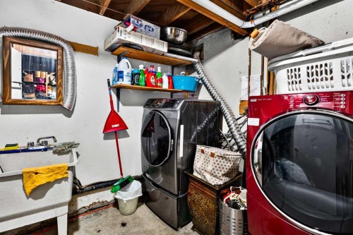 4726 44 Avenue Ne, Calgary, AB - Indoor Photo Showing Laundry Room