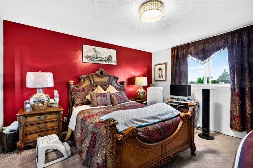 4726 44 Avenue Ne, Calgary, AB - Indoor Photo Showing Bedroom