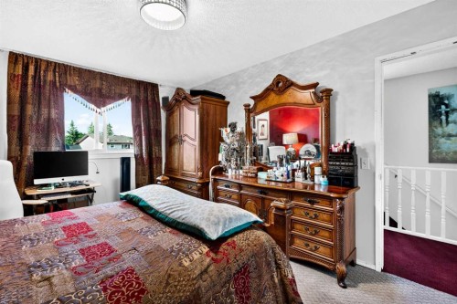 4726 44 Avenue Ne, Calgary, AB - Indoor Photo Showing Bedroom