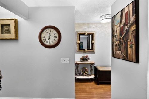 4726 44 Avenue Ne, Calgary, AB - Indoor Photo Showing Other Room