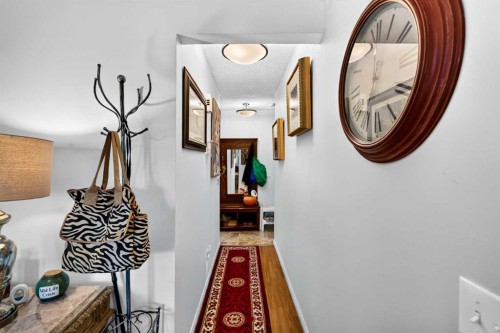 4726 44 Avenue Ne, Calgary, AB - Indoor Photo Showing Other Room