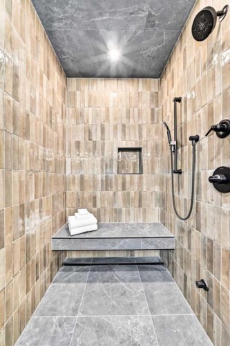 2002 44 Avenue Sw, Calgary, AB - Indoor Photo Showing Bathroom