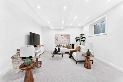 2002 44 Avenue Sw, Calgary, AB - Indoor