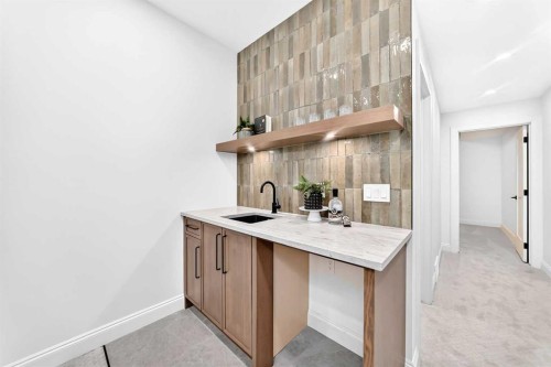 2002 44 Avenue Sw, Calgary, AB - Indoor