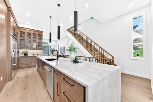 2002 44 Avenue Sw, Calgary, AB - Indoor Photo Showing Kitchen With Upgraded Kitchen