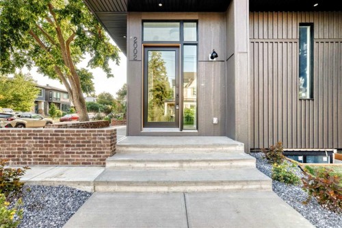 2002 44 Avenue Sw, Calgary, AB - Outdoor