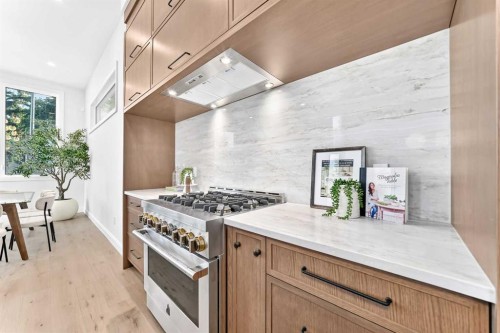 2002 44 Avenue Sw, Calgary, AB - Indoor Photo Showing Kitchen