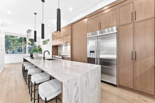 2002 44 Avenue Sw, Calgary, AB - Indoor Photo Showing Kitchen With Upgraded Kitchen