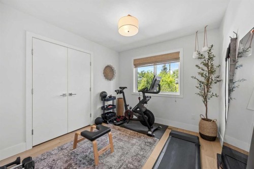 2012 49 Avenue Sw, Calgary, AB - Indoor Photo Showing Gym Room