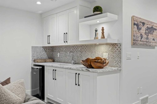 2012 49 Avenue Sw, Calgary, AB - Indoor Photo Showing Kitchen