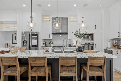 2012 49 Avenue Sw, Calgary, AB - Indoor Photo Showing Kitchen With Upgraded Kitchen