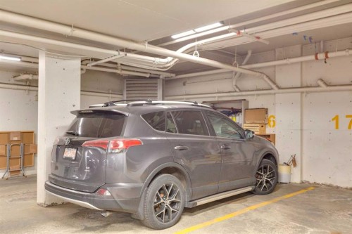 409-108 13 Avenue Ne, Calgary, AB - Indoor Photo Showing Garage
