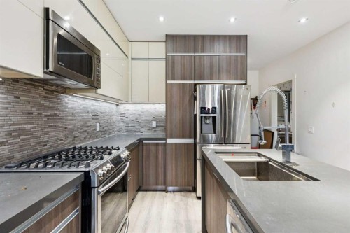 409-108 13 Avenue Ne, Calgary, AB - Indoor Photo Showing Kitchen With Upgraded Kitchen