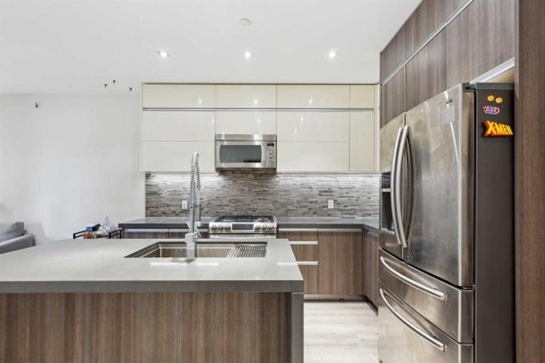 409-108 13 Avenue Ne, Calgary, AB - Indoor Photo Showing Kitchen With Double Sink With Upgraded Kitchen