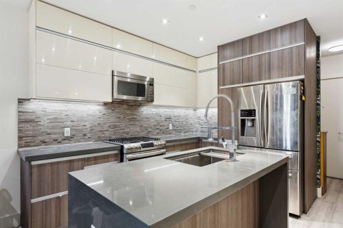 409-108 13 Avenue Ne, Calgary, AB - Indoor Photo Showing Kitchen With Double Sink With Upgraded Kitchen