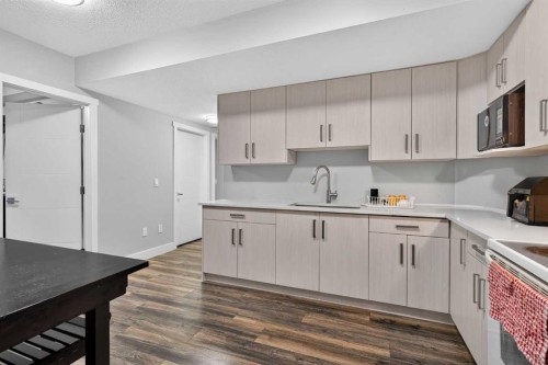 120 Castlegrove Road Ne, Calgary, AB - Indoor Photo Showing Kitchen