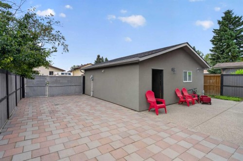 120 Castlegrove Road Ne, Calgary, AB - Outdoor With Exterior
