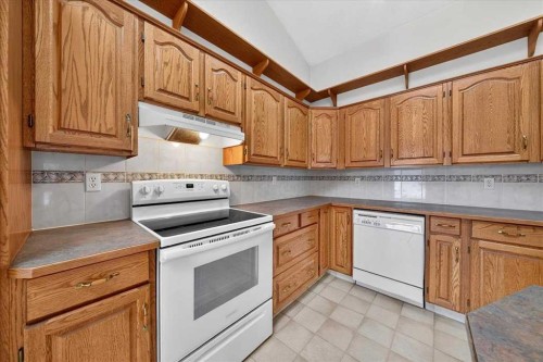 1 Harvest Park Place Ne, Calgary, AB - Indoor Photo Showing Kitchen