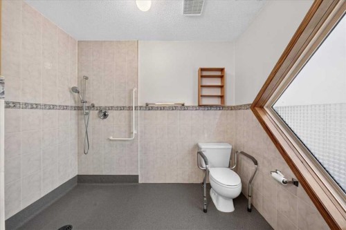 1 Harvest Park Place Ne, Calgary, AB - Indoor Photo Showing Bathroom