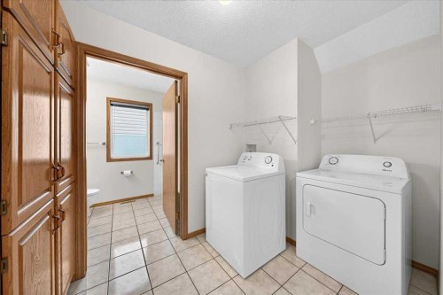 1 Harvest Park Place Ne, Calgary, AB - Indoor Photo Showing Laundry Room