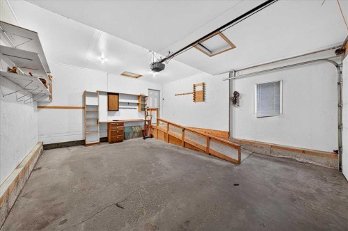 1 Harvest Park Place Ne, Calgary, AB - Indoor Photo Showing Garage