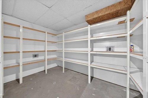 1 Harvest Park Place Ne, Calgary, AB - Indoor With Storage
