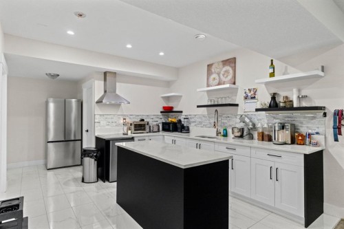129 Marina Key, Chestermere, AB - Indoor Photo Showing Kitchen With Upgraded Kitchen
