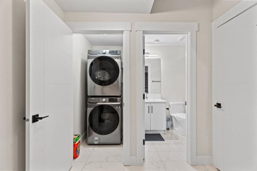 129 Marina Key, Chestermere, AB - Indoor Photo Showing Laundry Room