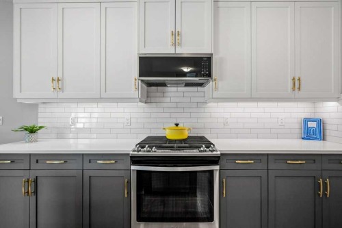 114 Crestbrook Way Sw, Calgary, AB - Indoor Photo Showing Kitchen