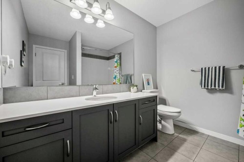 114 Crestbrook Way Sw, Calgary, AB - Indoor Photo Showing Bathroom