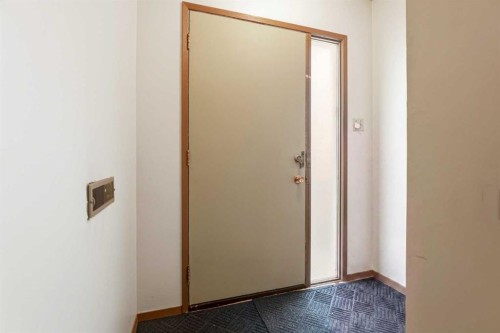 217 23 Avenue Ne, Calgary, AB - Indoor Photo Showing Other Room