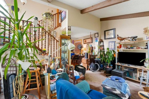 217 23 Avenue Ne, Calgary, AB - Indoor Photo Showing Other Room