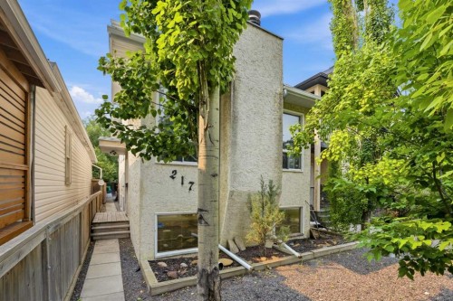 217 23 Avenue Ne, Calgary, AB - Outdoor