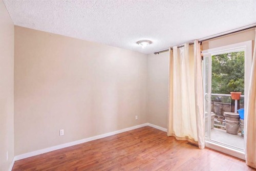 217 23 Avenue Ne, Calgary, AB - Indoor Photo Showing Other Room