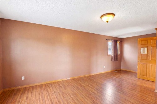 217 23 Avenue Ne, Calgary, AB - Indoor Photo Showing Other Room